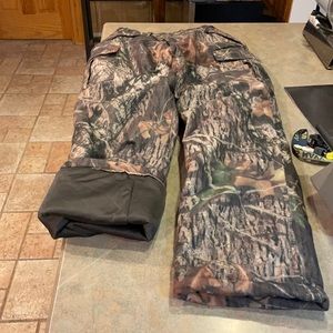 Cabelas women’s quilted camo hunting pants